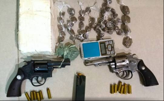 Confronto em Eunápolis: RONDESP apreende armas e drogas após troca de tiros com criminosos